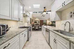 1016 Fleetwood Pl Dr, Houston, TX 77079 - Photo 10