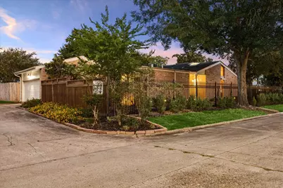 1016 Fleetwood Place Drive, Houston, TX 77079 - Photo 32