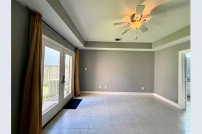 9833 Sandra Ann Court, Houston, TX 77025 - Photo 4