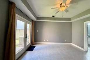 9833 Sandra Ann Ct, Houston, TX 77025 - Photo 4