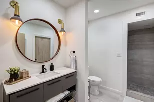 1025 S Shepherd Dr, Houston, TX 77019 - Photo 18