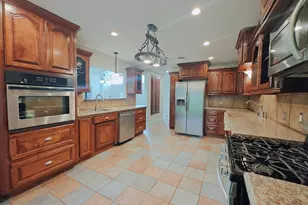 321 21st Ave N, Texas City, TX 77590 - Photo 12