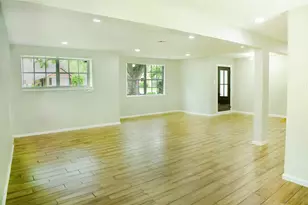 9515 Highmeadow Dr, Houston, TX 77063 - Photo 2