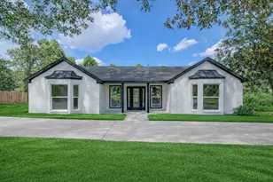 1602 Baker Dr, Tomball, TX 77375 - Photo 1