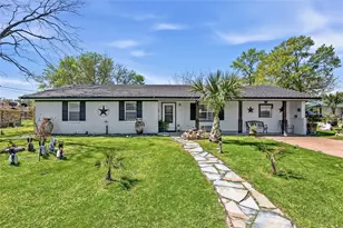 411 N Commerce St, Madisonville, TX 77864 - Photo 1