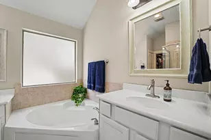 62 W Tapestry Park Cir, The Woodlands, TX 77381 - Photo 20