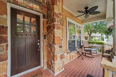 62 W Tapestry Park Circle, The Woodlands, TX 77381 - Photo 4