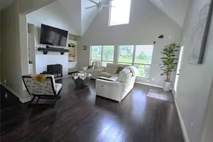 202 Lakeland Cir, Rosharon, TX 77583 - Photo 2