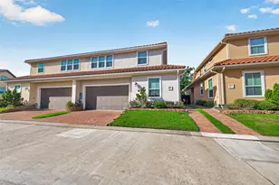 9 W Oaks Dr, Houston, TX 77058 - Photo 2