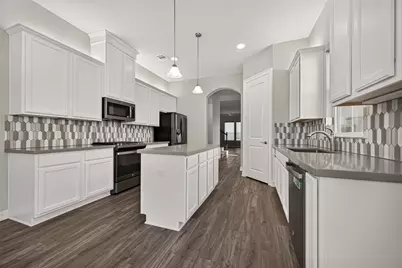 9 W Oaks Drive, Houston, TX 77058 - Photo 20