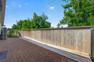 9 W Oaks Dr, Houston, TX 77058 - Photo 44