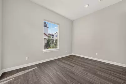 9 W Oaks Drive, Houston, TX 77058 - Photo 22