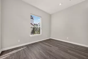 9 W Oaks Dr, Houston, TX 77058 - Photo 22