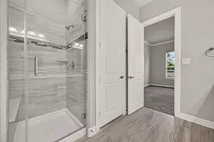 9 W Oaks Dr, Houston, TX 77058 - Photo 32