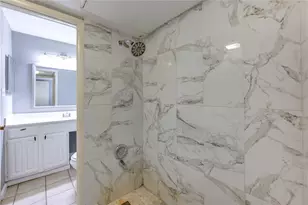 2110 Wilcrest Dr, Houston, TX 77042 - Photo 18