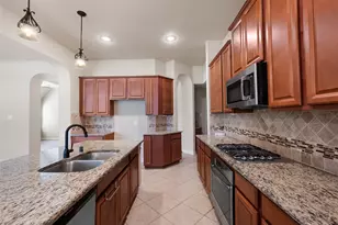 2411 Linden Bluff Ct, Sugar Land, TX 77479 - Photo 8