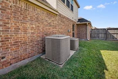 2411 Linden Bluff Court, Sugar Land, TX 77479 - Photo 38