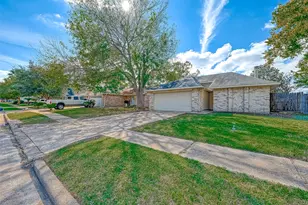 16938 Enchanted Cir E, Sugar Land, TX 77498 - Photo 2