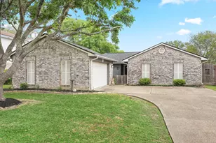 10915 Pecan Dr, La Porte, TX 77571 - Photo 2