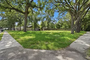 6235 Queenswood Ln, Houston, TX 77008 - Photo 1