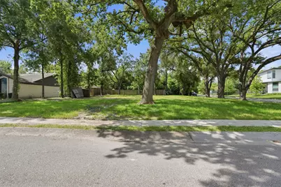 6235 Queenswood Lane, Houston, TX 77008 - Photo 2