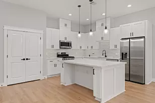 6480 T C Jester Blvd, Houston, TX 77007 - Photo 26