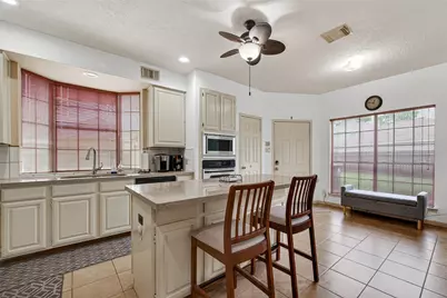 811 Colony Glen Court, Houston, TX 77062 - Photo 12