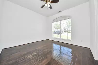 207 Carlie Way, Stafford, TX 77477 - Photo 4