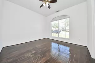 207 Carlie Way, Stafford, TX 77477 - Photo 4