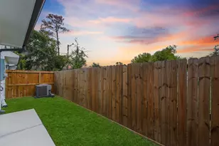 6128 Endeavor Heights Rd, Houston, TX 77091 - Photo 28