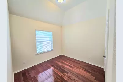 9610 Knights Station Drive, Houston, TX 77045 - Photo 10