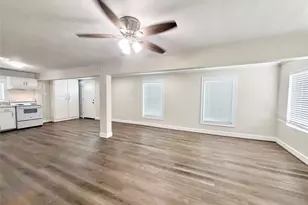 414 Murex St, Freeport, TX 77541 - Photo 4