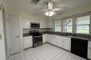 16402 Cavendish Dr, Houston, TX 77059 - Photo 8
