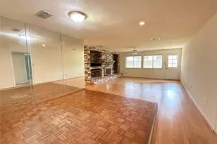 16402 Cavendish Dr, Houston, TX 77059 - Photo 2