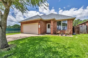 6658 Hawkins Hill Ln, Dickinson, TX 77539 - Photo 2