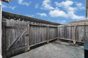 11002 Hammerly Blvd, Houston, TX 77043 - Photo 22