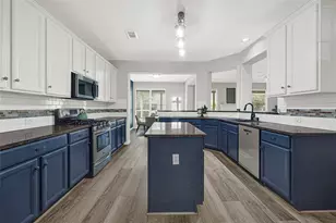 17726 Creek Bluff Ln, Cypress, TX 77433 - Photo 8