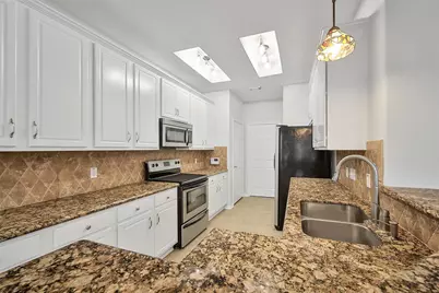 35 Ledgestone Place, The Woodlands, TX 77382 - Photo 10