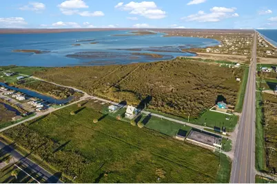 1019 Brighton Jones Blvd, Gilchrist, TX 77617 - Photo 32