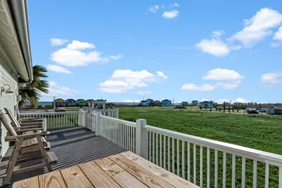 1019 Brighton Jones Blvd, Gilchrist, TX 77617 - Photo 4