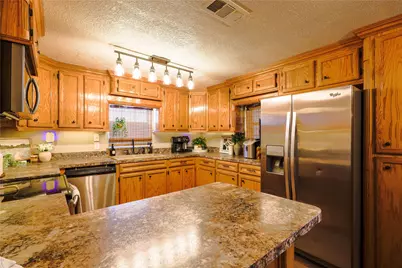 910 Brockman Street, Clute, TX 77531 - Photo 12