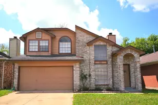 133 Cotton Dr, Lake Jackson, TX 77566 - Photo 2