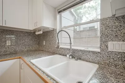 5425 Dickson Street, Houston, TX 77007 - Photo 10