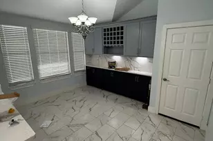 5715 Belarbor St, Houston, TX 77033 - Photo 4