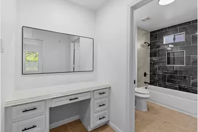 710 W 10th Street, Houston, TX 77008 - Photo 16