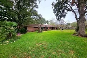 706 Maple St, Sweeny, TX 77480 - Photo 36