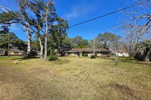 706 Maple St, Sweeny, TX 77480 - Photo 2