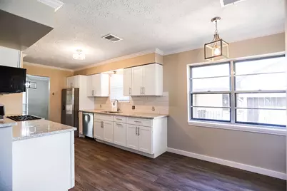 502 Rosewood Drive, Shenandoah, TX 77381 - Photo 4