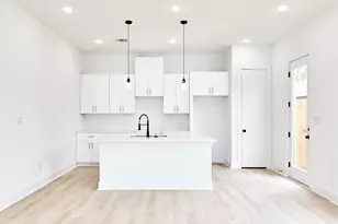 5123 Larkspur St, Houston, TX 77033 - Photo 2