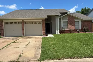11427 Mulholland Dr, Houston, TX 77477 - Photo 2